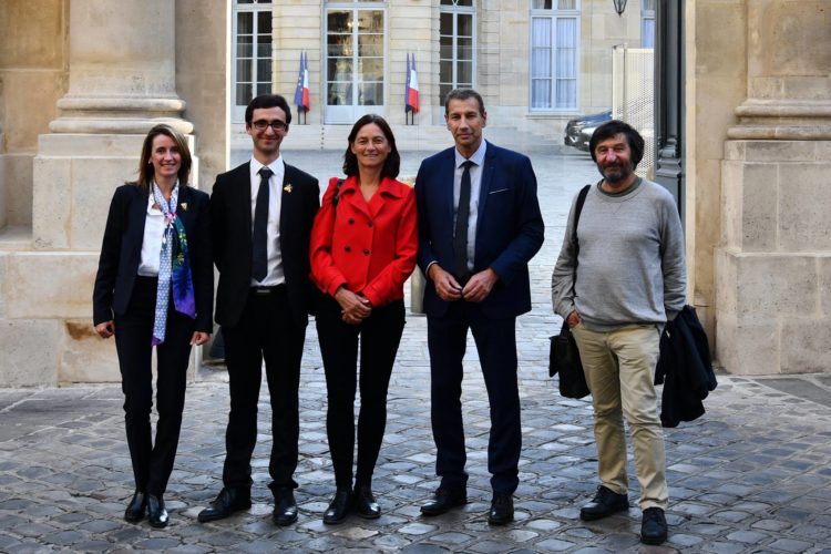 Les apiculteurs reçus à Matignon